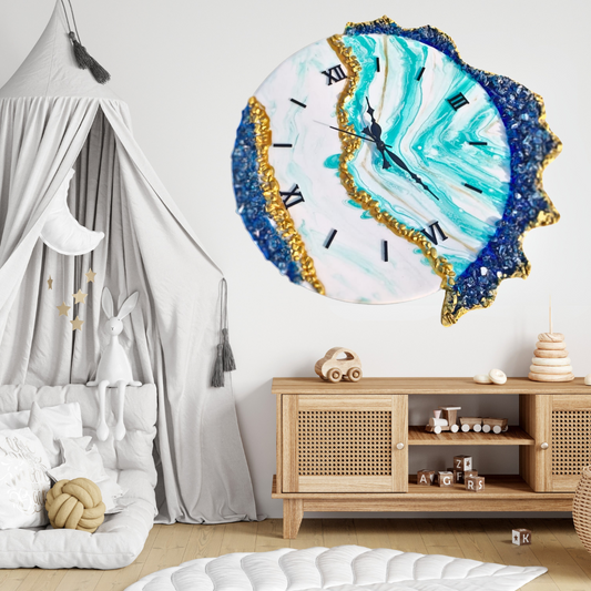 Emerald Crown Luxury Resin Wall Clock - NANDAK DECORS