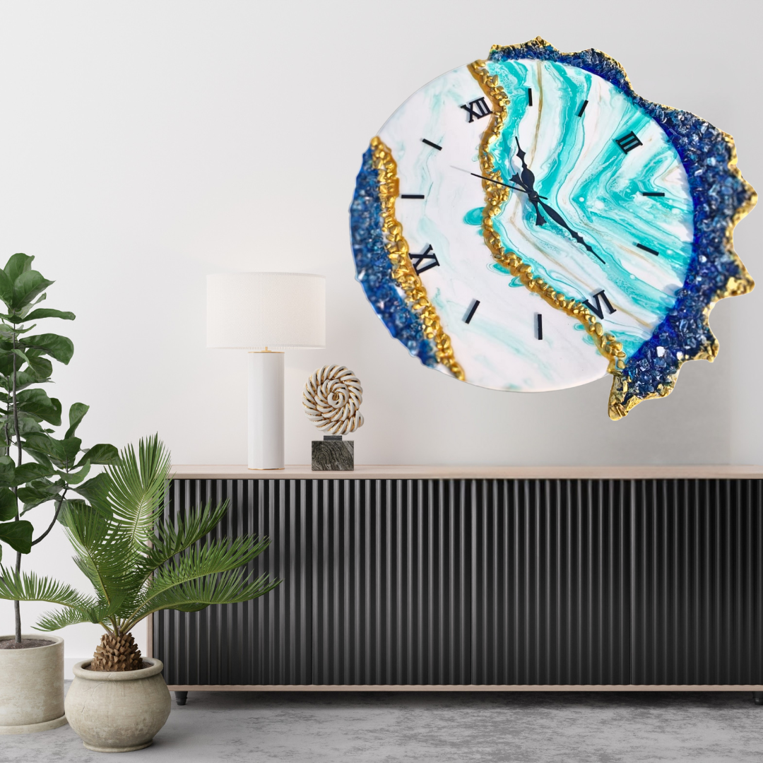 Emerald Crown Luxury Resin Wall Clock - NANDAK DECORS